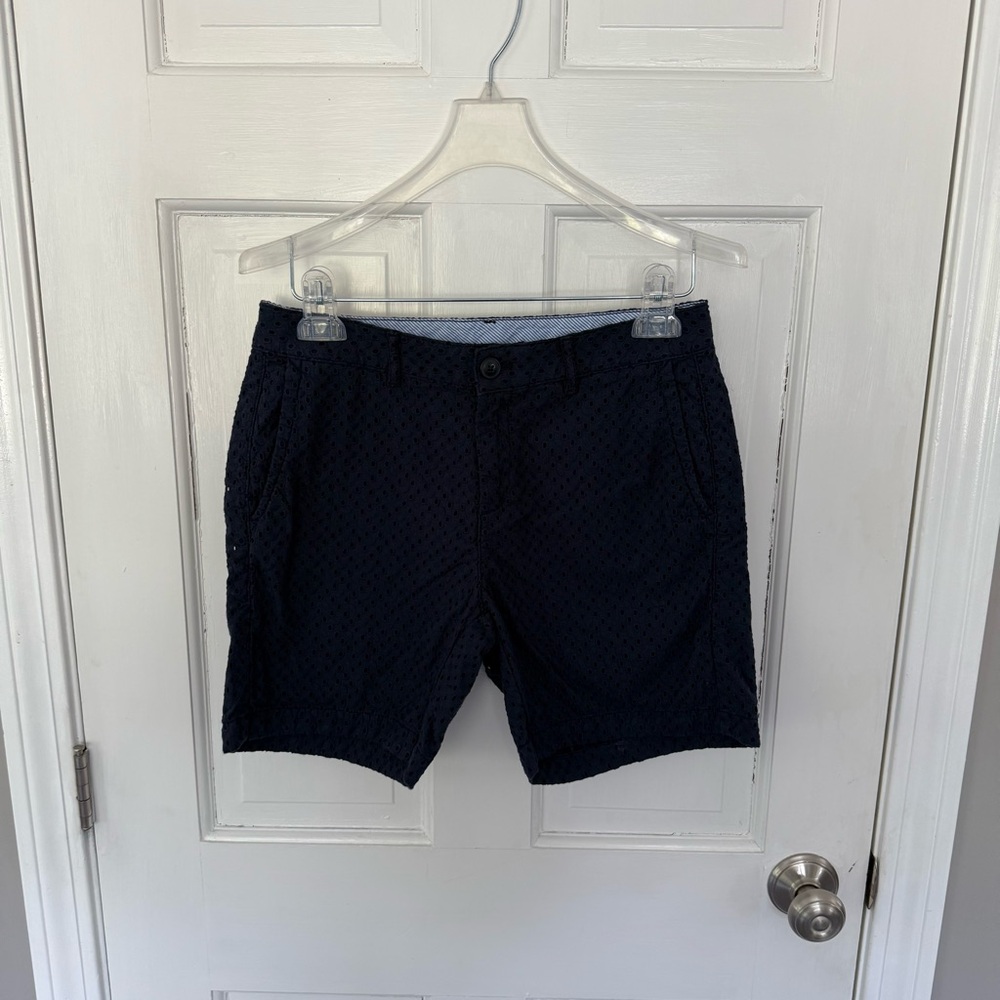 EUC L.L. Bean Favorite Fit Women’s Sz 6 Flat Front Shorts, Navy Blue Eyelet